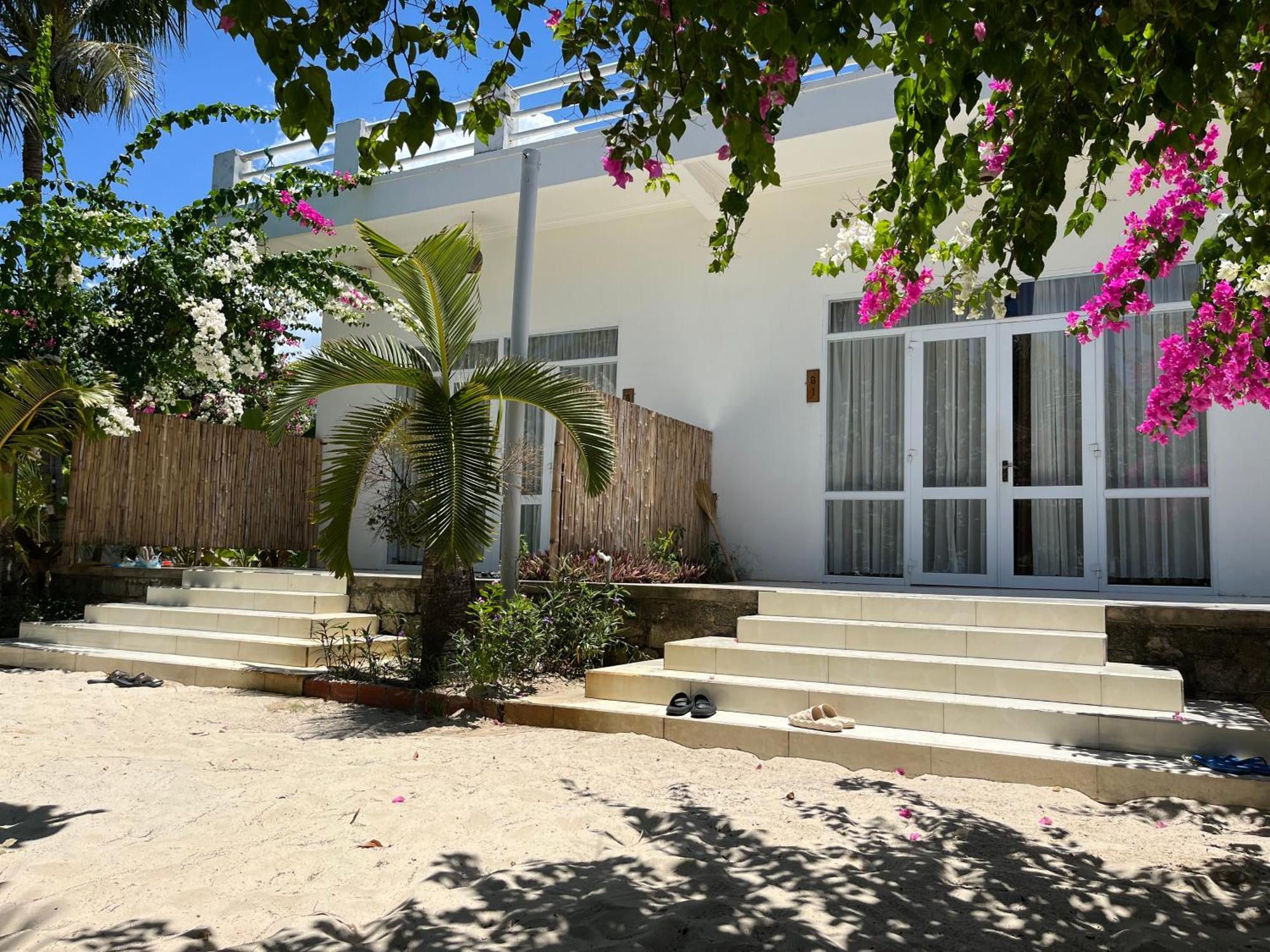 Robinson Beach Bungalow Vinh Hoa Exterior photo